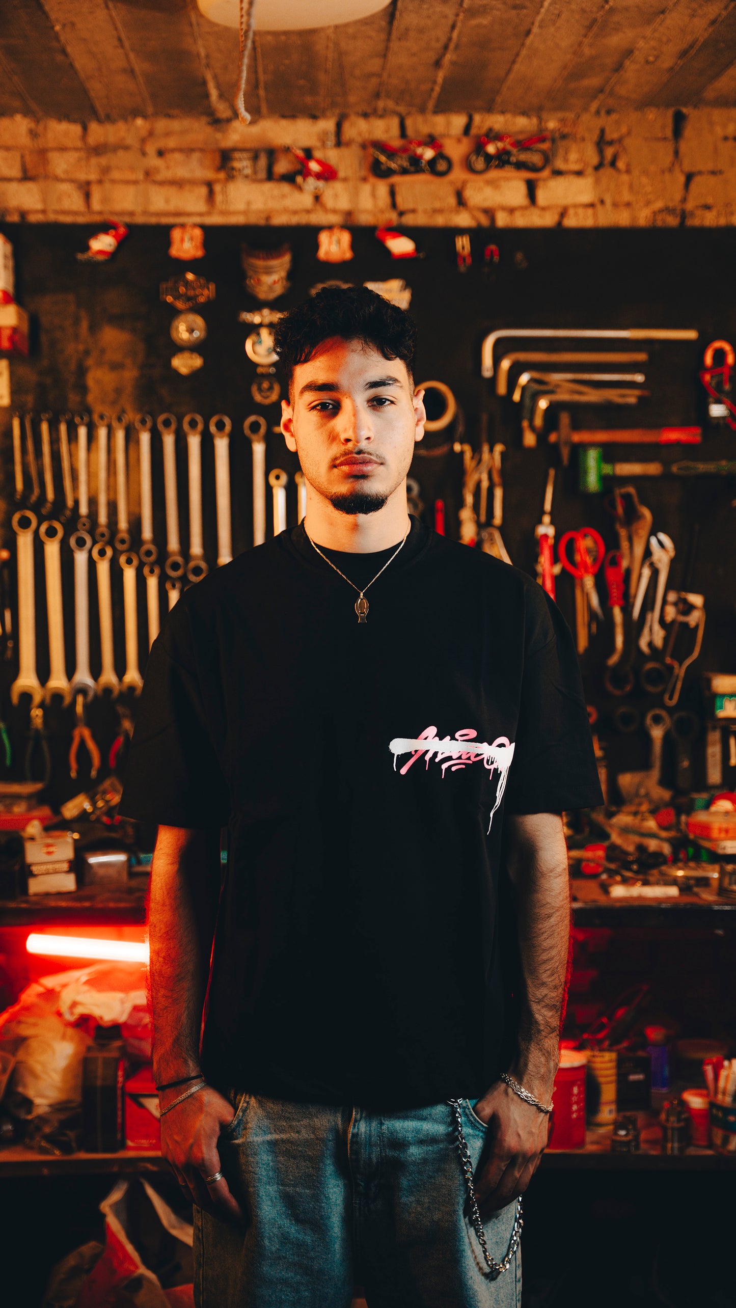 V.2 BLACK TEE